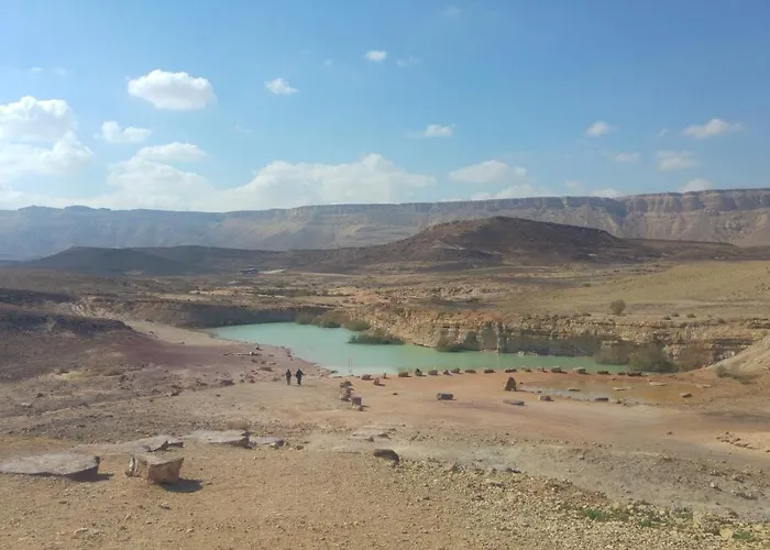 הבית ליד המצוק By The Cliff