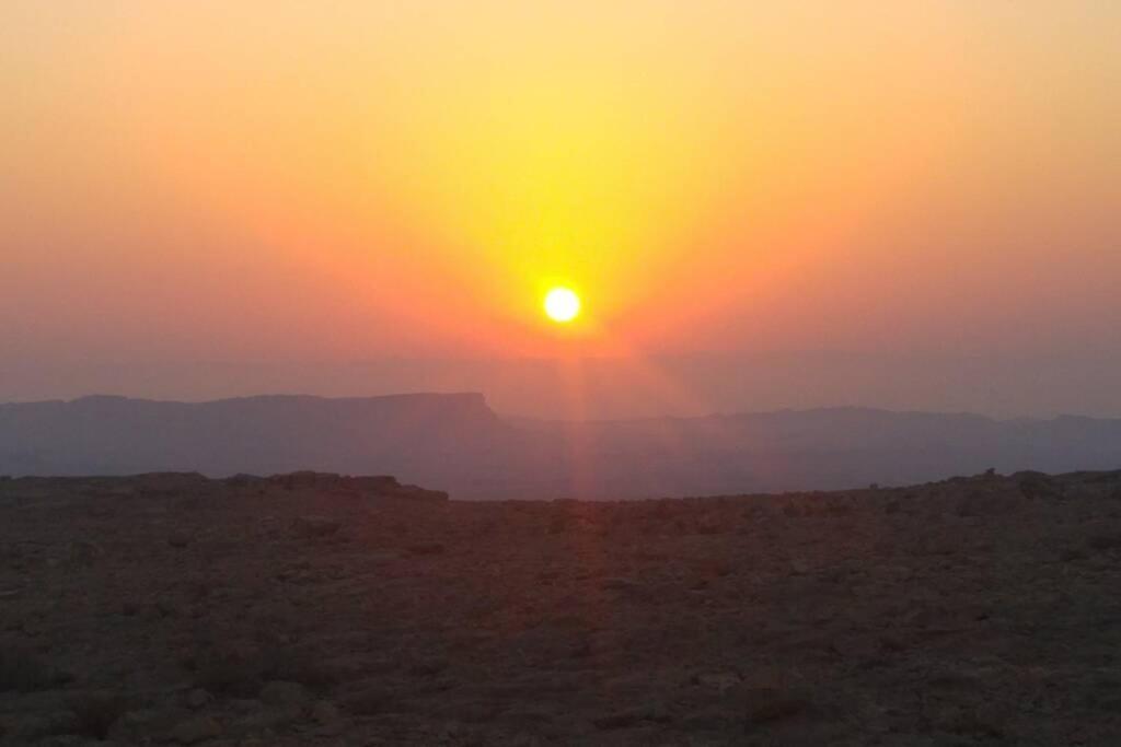 הבית ליד המצוק By The Cliff